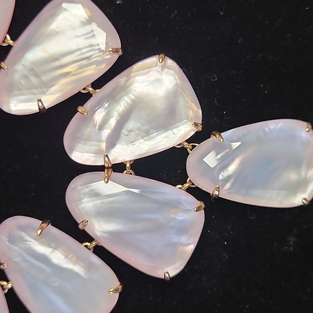 Kendra Scott Harlow Statement Necklace in Rose Quartz and Rose Gold - Picture 3 of 4